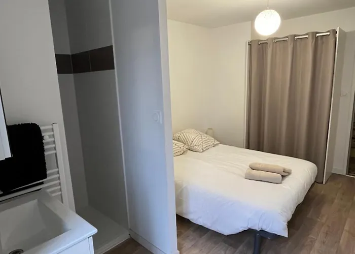 Maison De Bourg 펜션